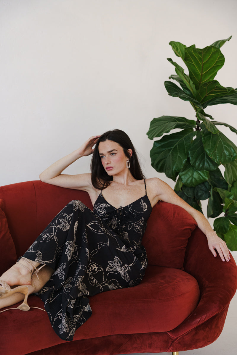 Elle Sleeveless Floral Print Pleated Midi Dress Black Miss Match Group Inc. Elle Sleeveless Floral Print Pleated Midi Dress Black Miss Match Group Inc.
