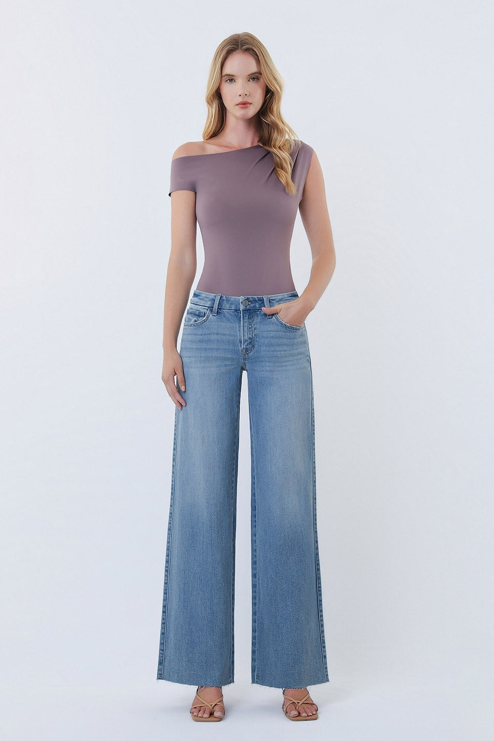 Mid Rise Wide Leg Jeans Light Wash
