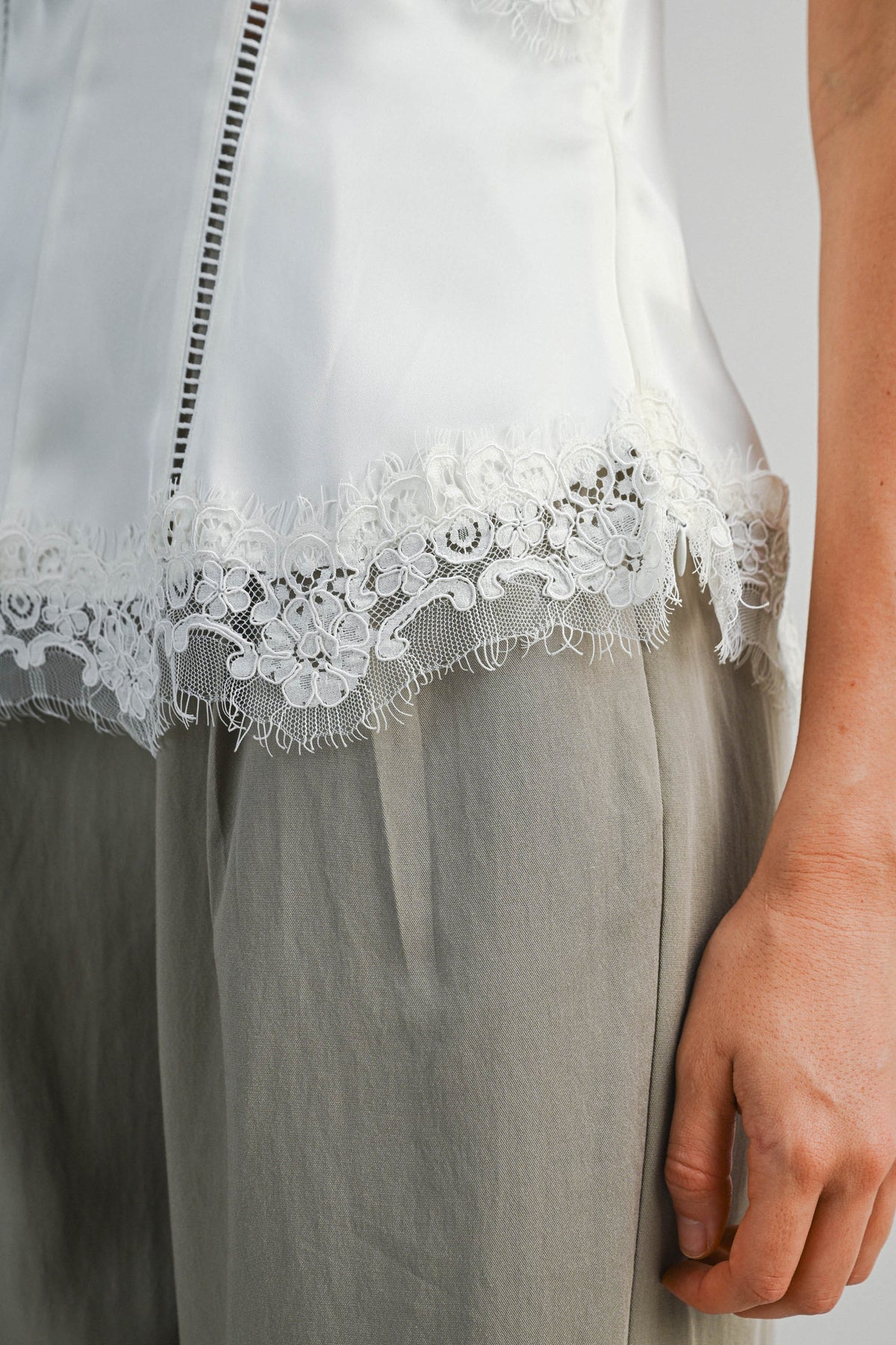 Sleeveless Dreamy Lace Trim Satin Cami Top Cream