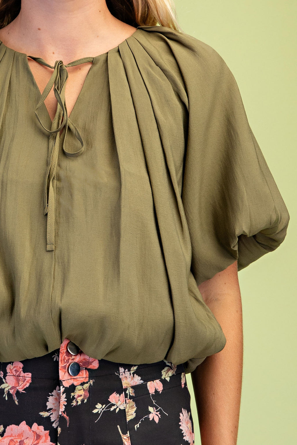 Short Balloon Sleeve Pleated Top Olive