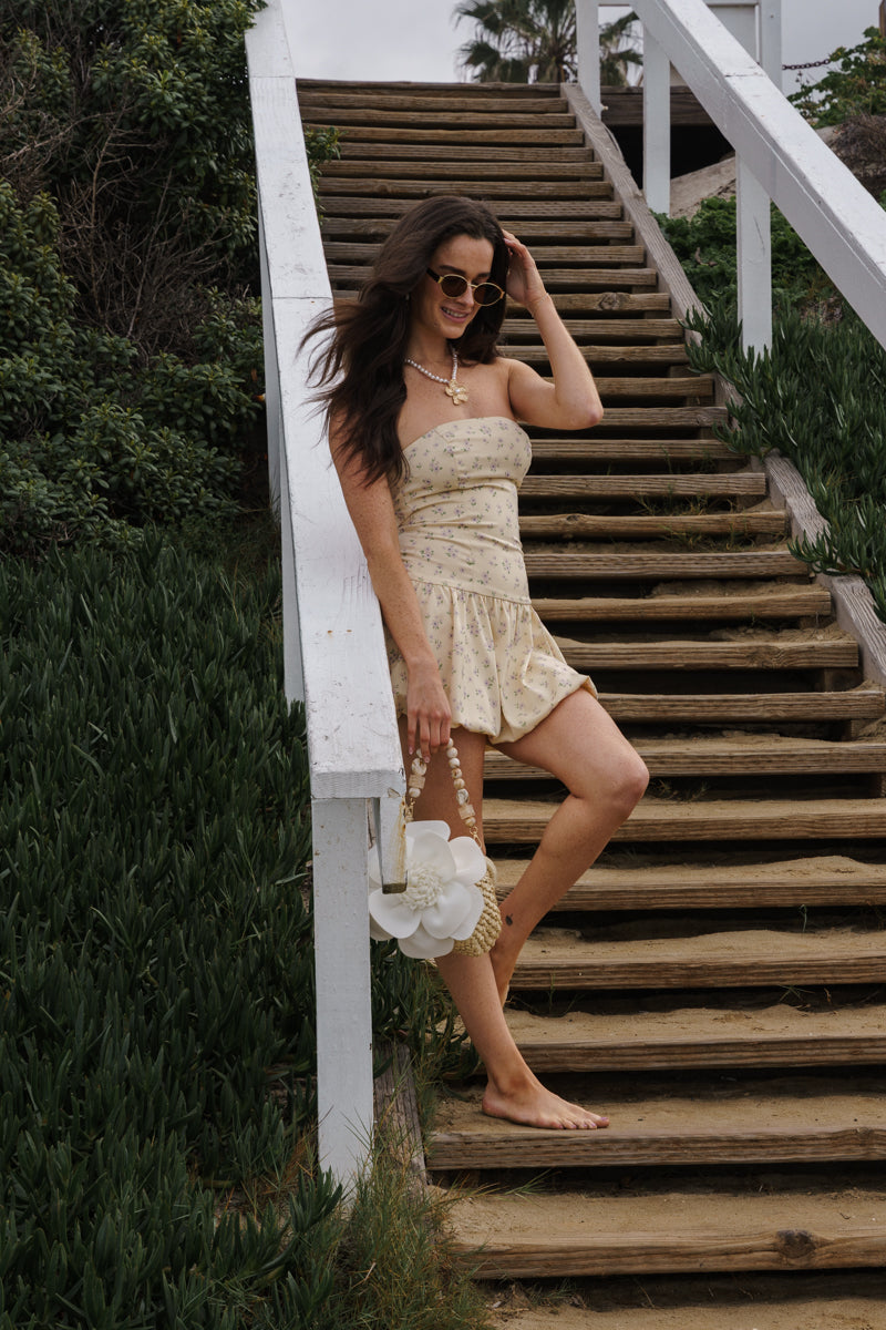 Chunky Faux Pearl Beaded Hammered Flower Pendant Necklace Gold