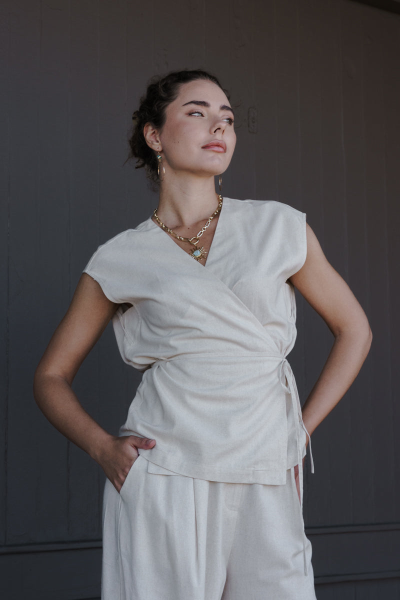 Chunky Resin Sun Pendant Necklace Gold Blue