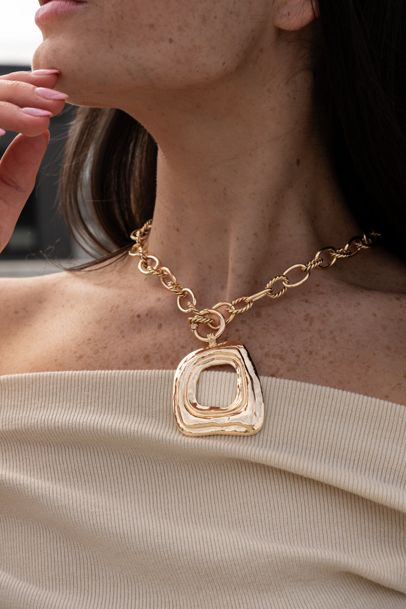 Kaya Chunky Gold Chain Metal Necklace Gold