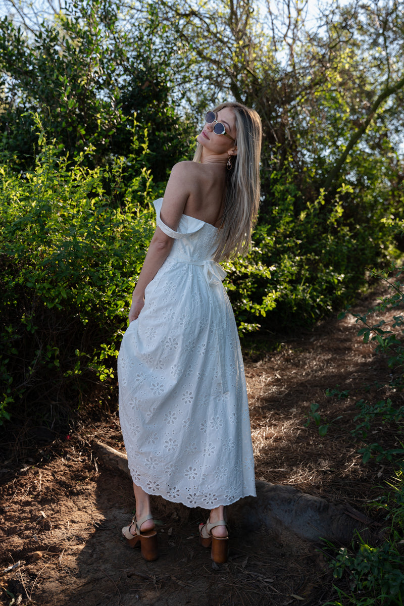 Petal Sleeveless Floral Eyelet Lace Midi Dress White SMALL Petal Sleeveless Floral Eyelet Lace Midi Dress White SMALL