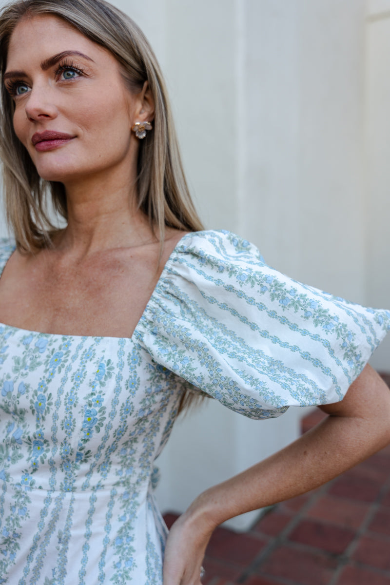 short puff sleeve midi dress Light Blue Casual Midi Dress: Seraphina Light Blue / Large