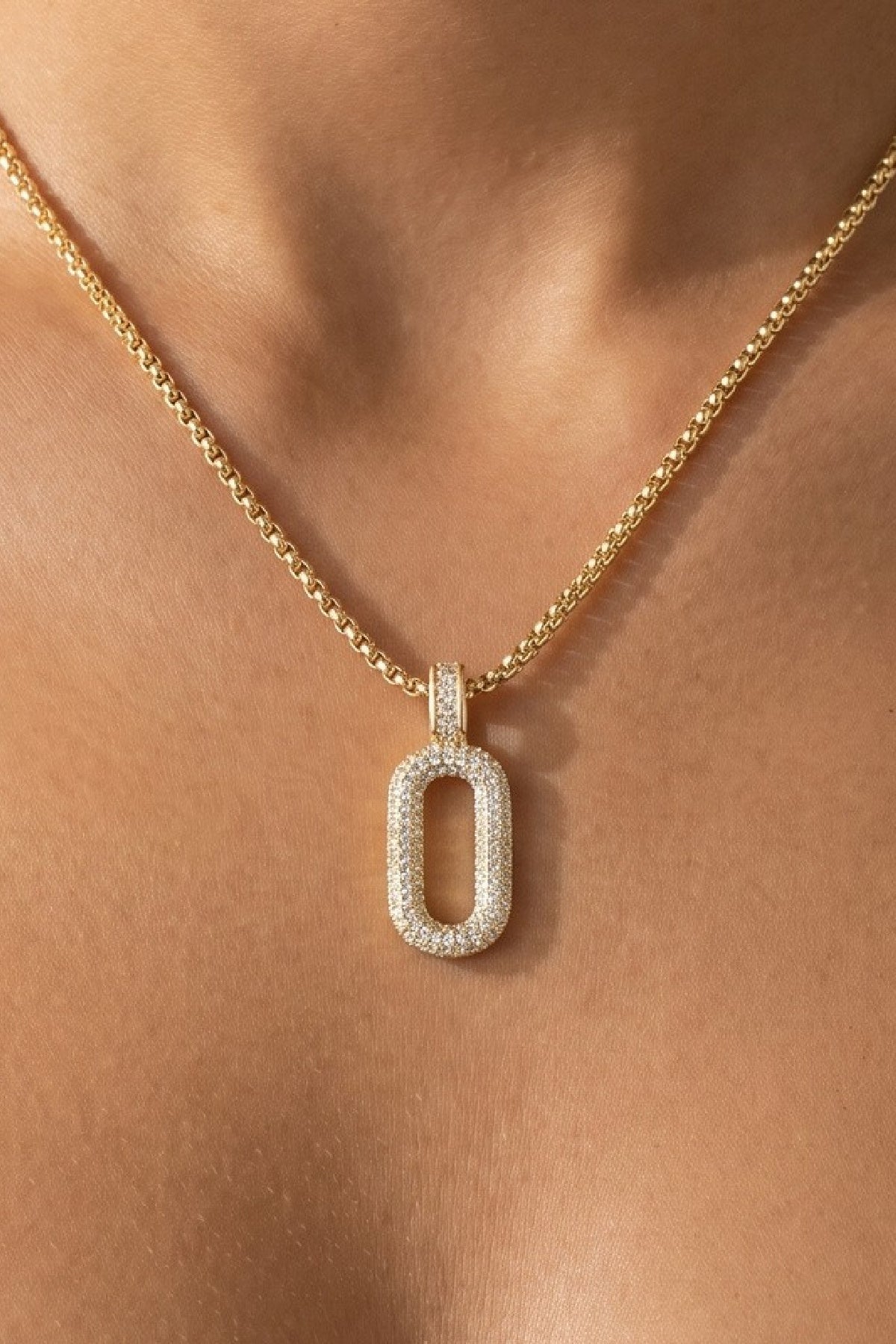 Delicate Link Chain Oval Crystal Pendant Necklace Gold