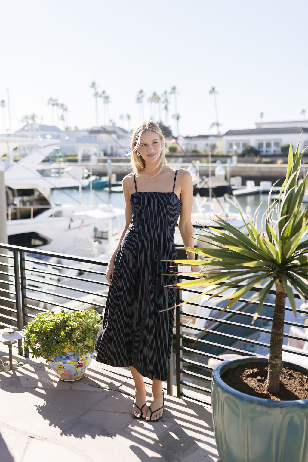 Sleeveless Stripe Print Midi Dress Black