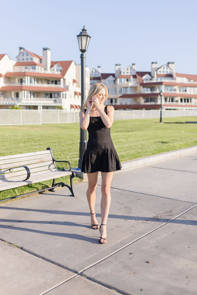 Sleeveless Pleated Mini Dress Black