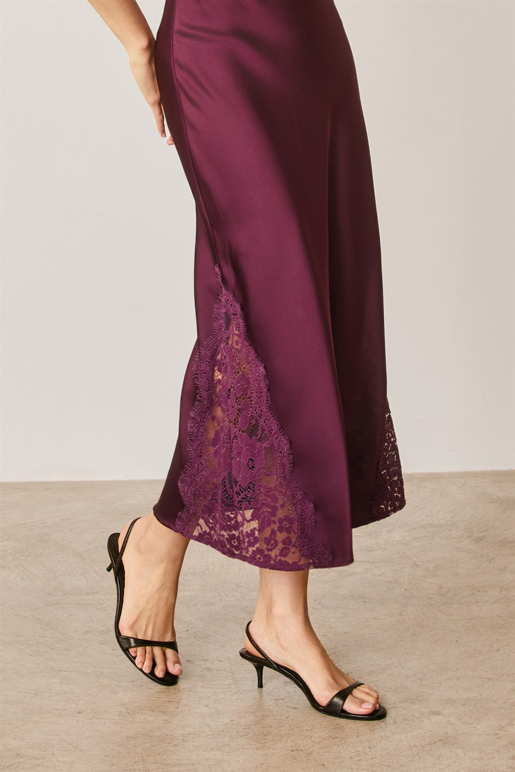 Sleeveless Delicate Lace Midi Dress Burgundy